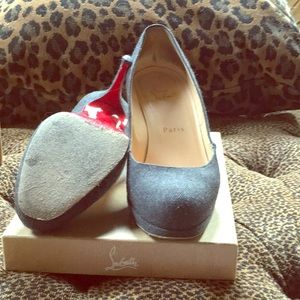Grey flannel round toe grey platform pumps